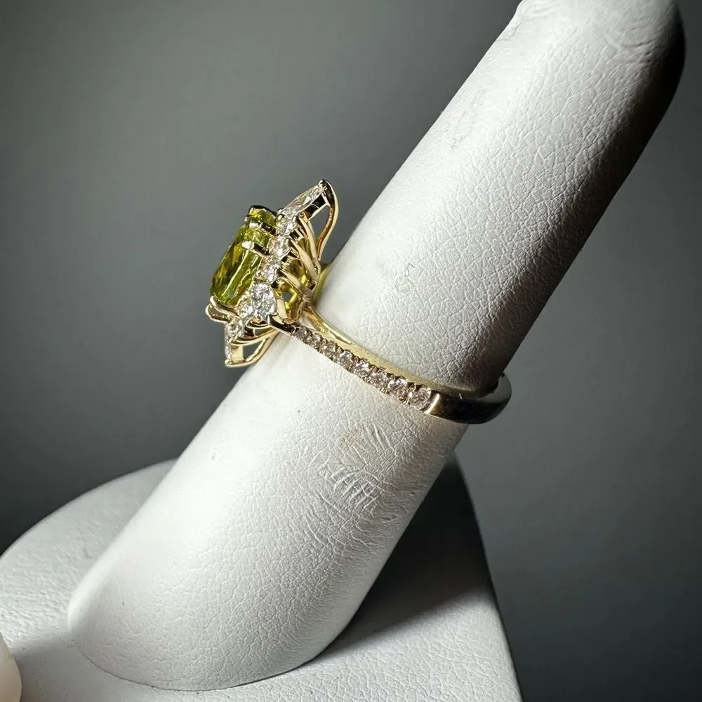 NWT‎ 8.2x7.2mm Oval Cut Sphene with .64ctw diamonds in 14kt yellow gold ring!
